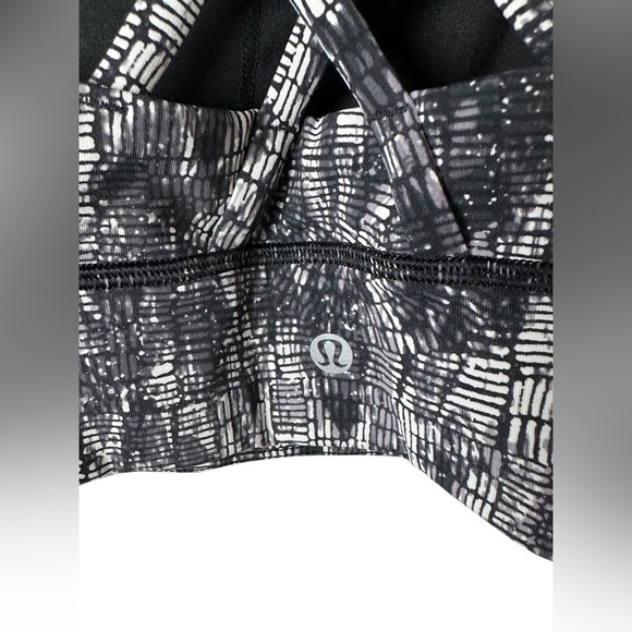 Lululemon Energy Longline Bra Medium Support B–D Cups White Black Size 4 - Picture 7 of 8